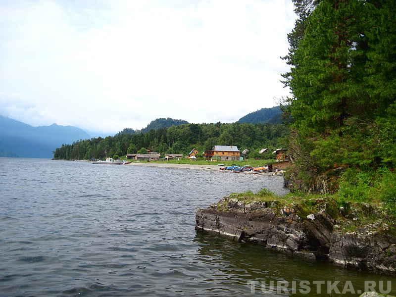 Берег Телецкого озера в Яйлю