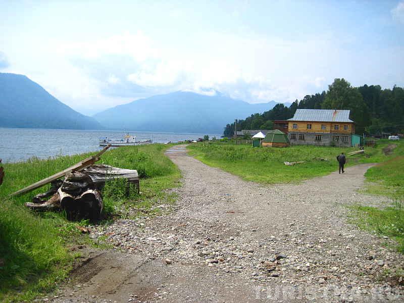 Гостевой дом и аил на берегу озера