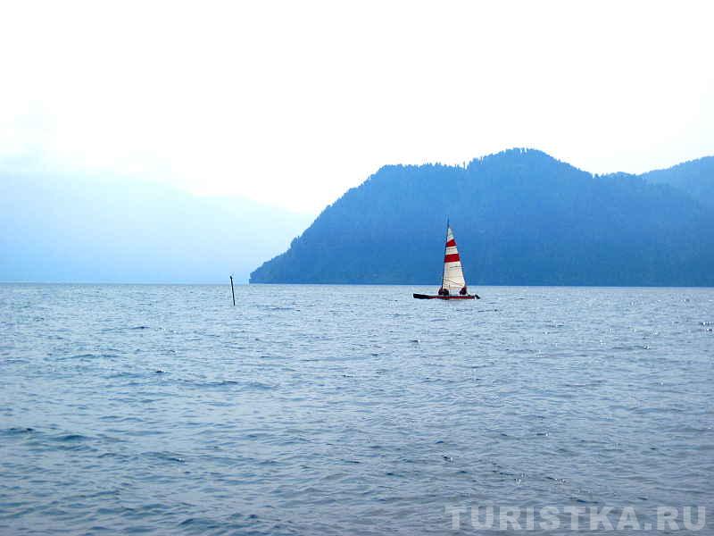 Парус на Телецком озере