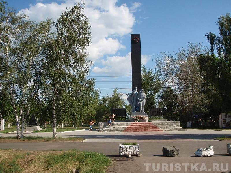 Мемориал славы на бульваре вдоль пляжей