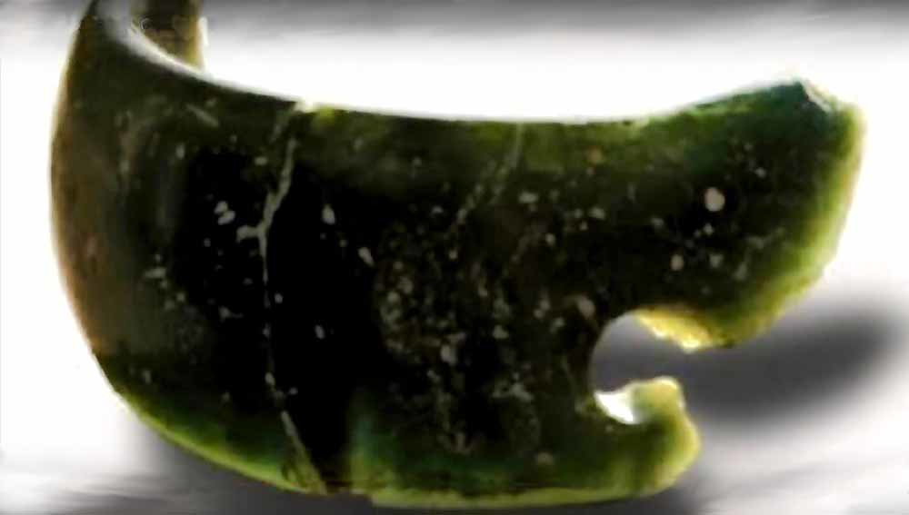 Браслет из хлоритолита, изготовленный около 48 тыс. лет назад