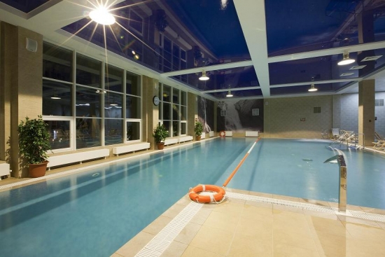 Бассейн в лечебно-оздоровительном комплексе «АкваВитаТерм»