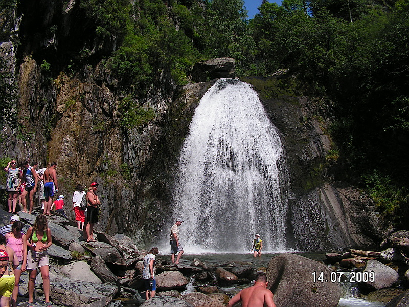 Водопад Корбу на Телецком озере