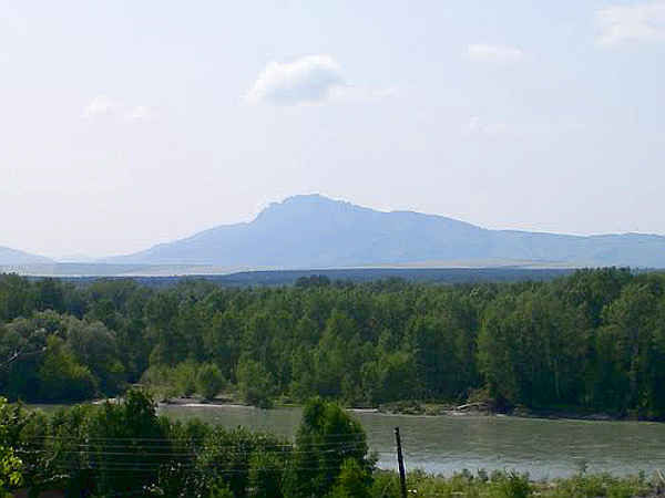 Спящий богатырь - вид от пос. Долина Свободы