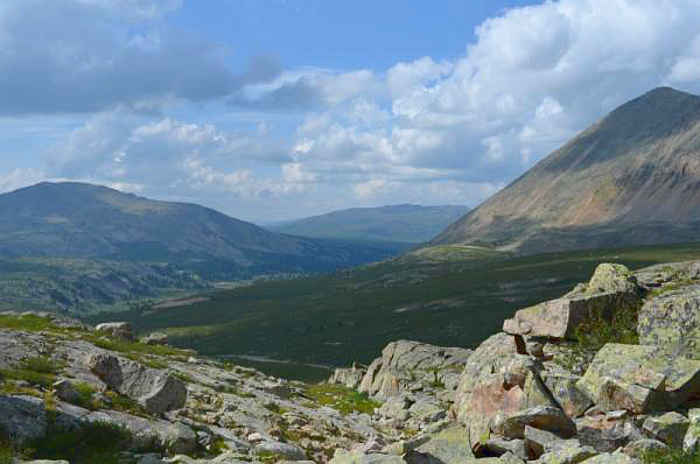 Спуск с перевала Альбаган в долину реки Ложа