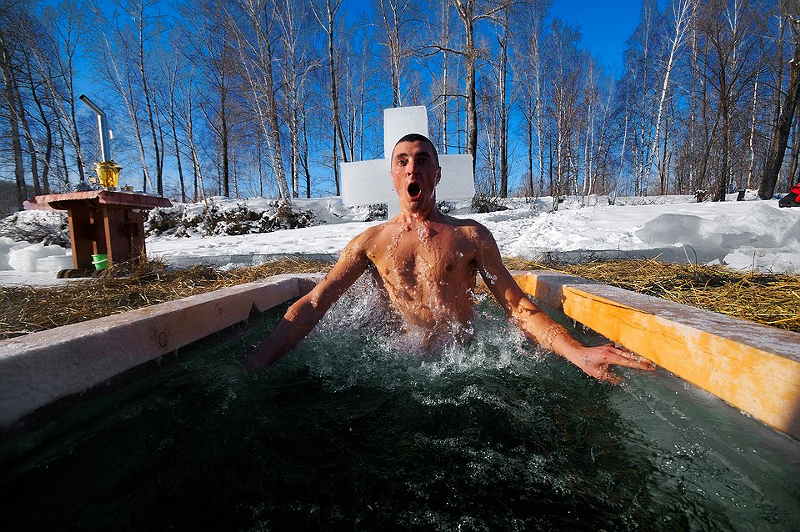 Горный Алтай, турбаза Медвежий угол : Прорубь на Крещение