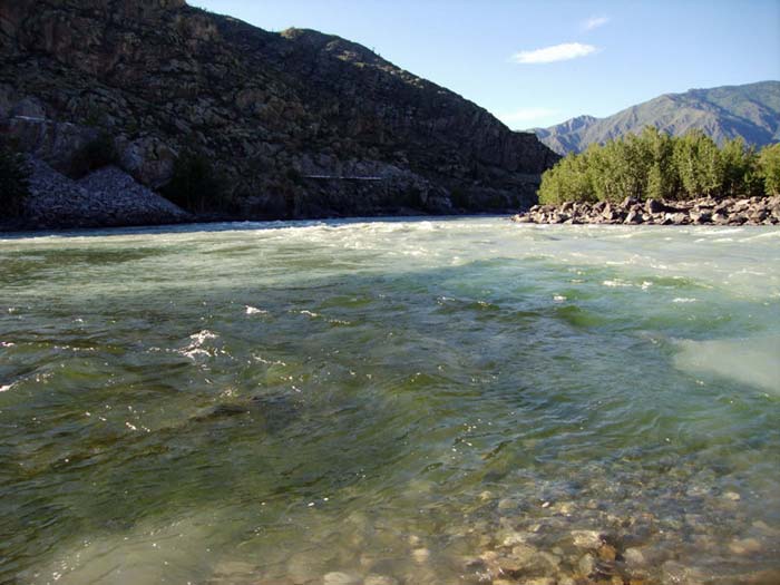 Место слияния реки Большой Ильгумень и Катуни