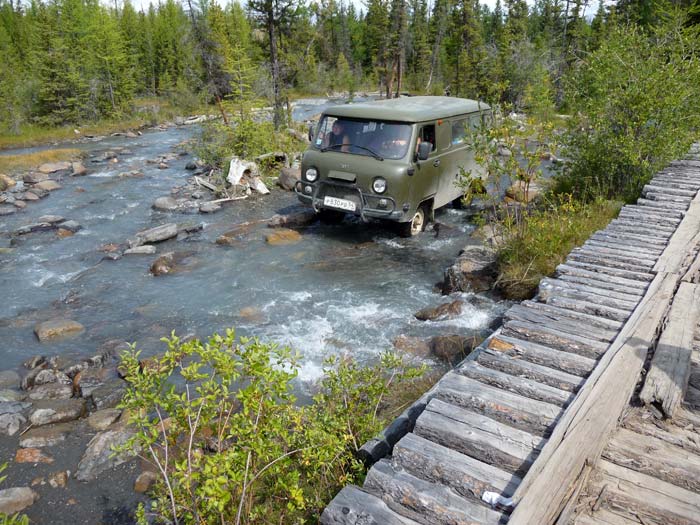 УАЗику - по руслу Актру