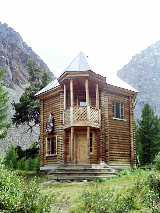 Коттеджи на правом берегу р.Актру