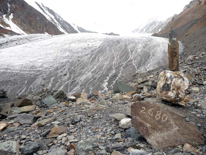 Левый Большой Актру. Отметка высоты 2680м