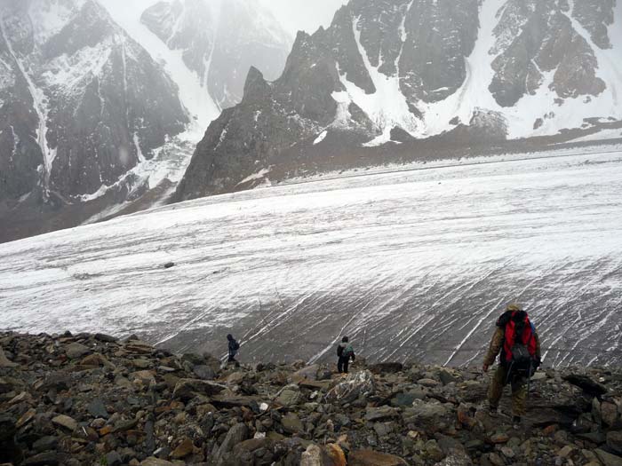 Спуск на фоне непогоды