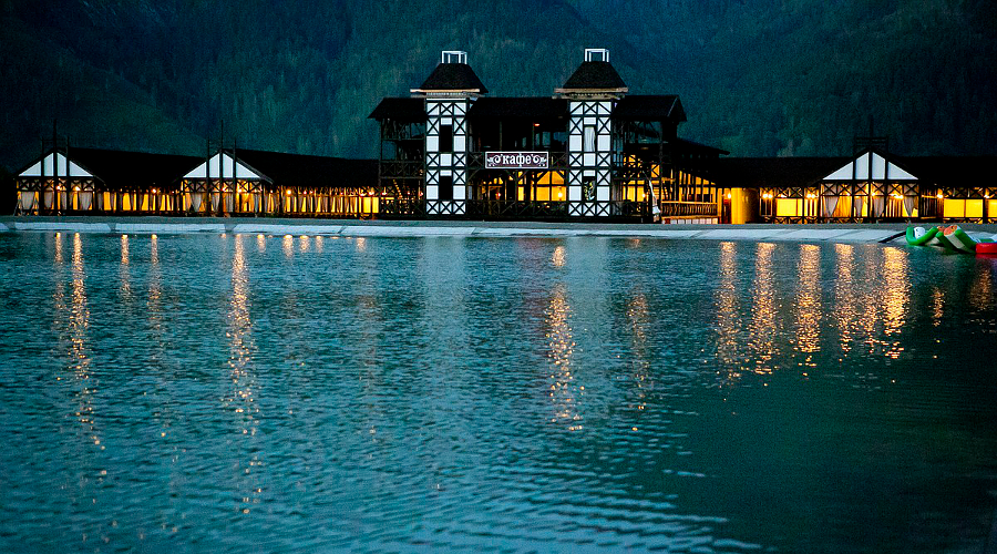 Озеро на Рублевке и кафе