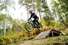 Отдых на Алтае : Подъемник в Манжероке : Горнолыжный комплекс «Манжерок» : Байк-парк в Манжероке