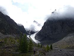 Горный Алтай : Алтаеведение : Тропа от М.Актру к реке — нас догоняют облака