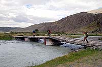 Горный Алтай : Ледники и озера Южно-Чуйского хребта (лето 2007) : Река Аккол. Мост.