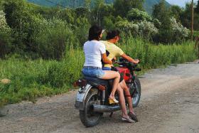 Горный Алтай : «Три ноги, две руки - все на мотоцикле»