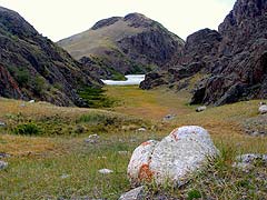 Конный поход на плато Укок : На спуске с перевала Кызыл-Тас