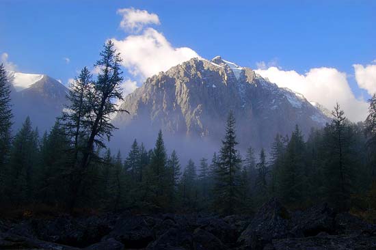 Караташ. Туман в долине Актру.