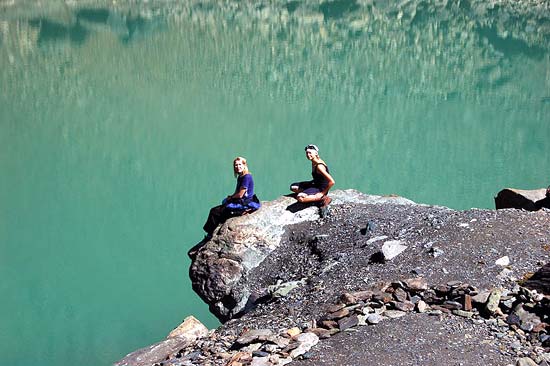 Голубое озеро в ущелье Актру