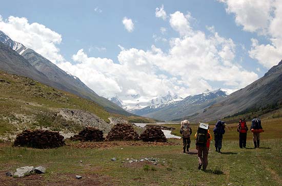 Зимовье в долине Талдуры. Топливо на зиму (кизяк)