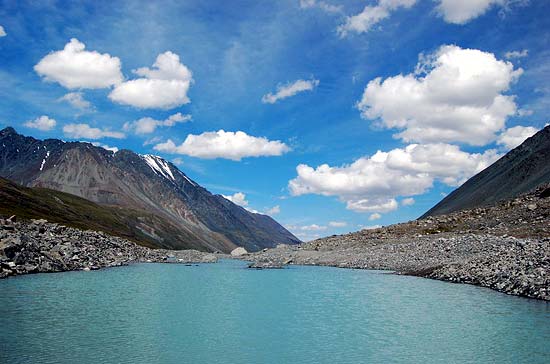 Озеро на морене на Талдуринском леднике