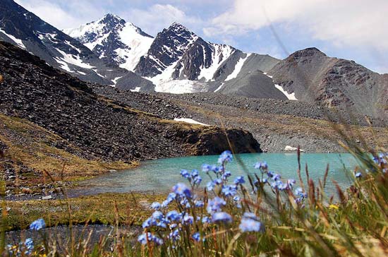 Подъем к перевалу Ленинградский (1Б). Голубое озеро.
