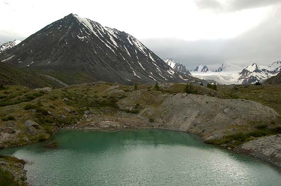 Долина реки Аккол. Озера на морене. Софийский ледник