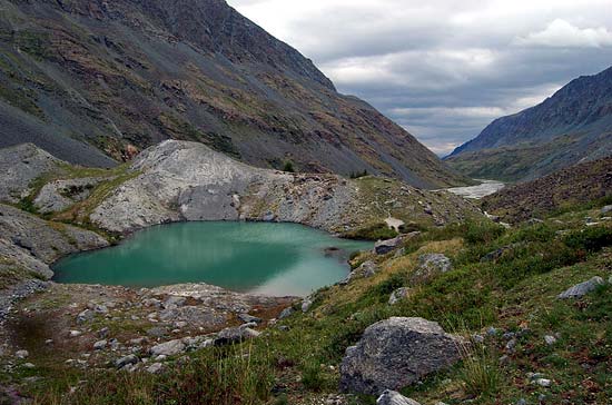 Долина реки Аккол. Озера на морене.