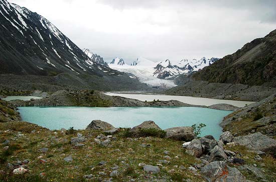 Долина реки Аккол. Озера на морене.