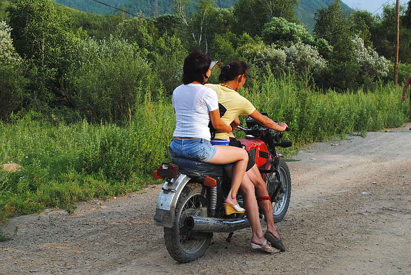 «Три ноги, две руки - все на мотоцикле»