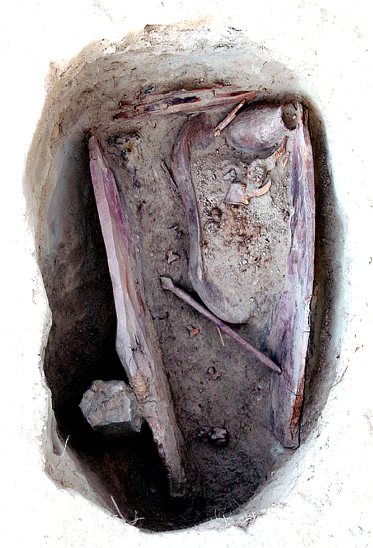 Вид на жертвенный деревянный ящик