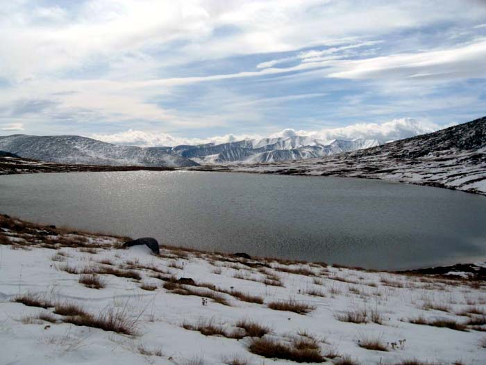 Озеро на перевале Теплый ключ