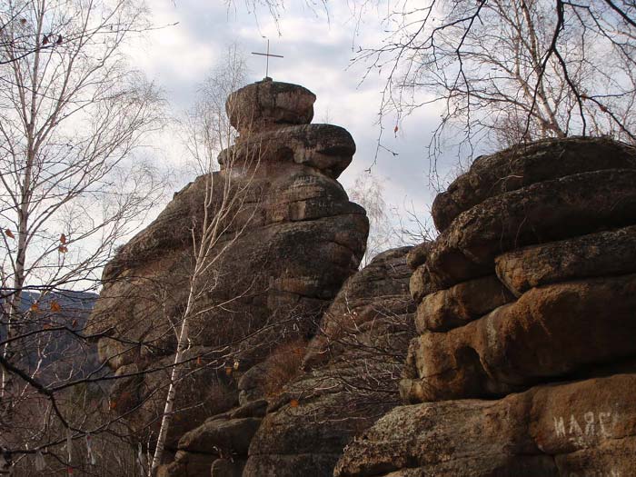 Азиатское лицо скалы Церковка