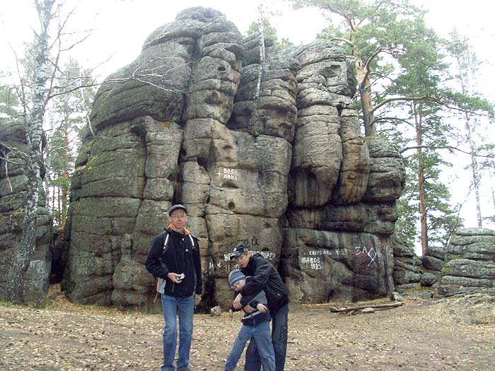 Два брата балдеют у скалы «Четыре брата»