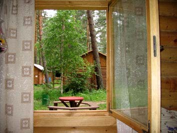 Вид из окна альпийского домика