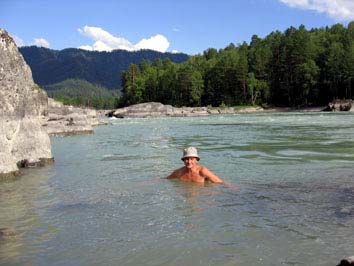 Купание в Катуни - для экстремалов