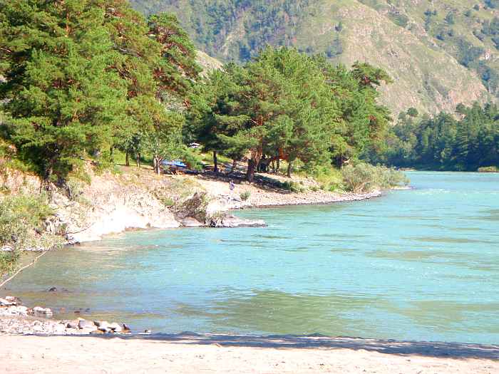 Вид с берега на стоянку