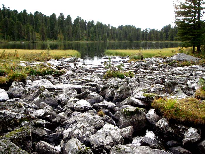 Ручей, соединяющий пятое озеро с шестым