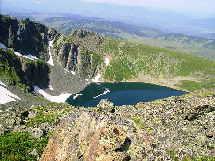 Четвертое озеро. Вид с тропы на вершину