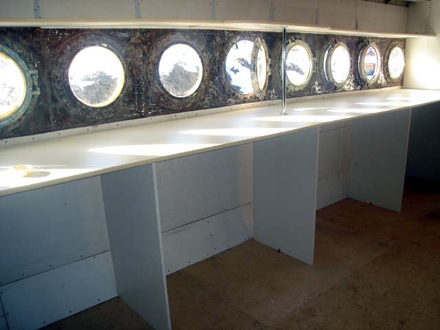 Внутри теплохода