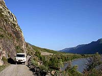 Автопробег по Горному Алтаю (май 2006) : Ульян на горной дороге