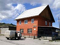 Автопробег по Горному Алтаю (май 2006) : Гостиница Приют Бродяги в Усть-Кане