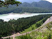 Вид на турбазу Берель с вершины горы напротив базы