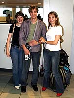 Аэропорт Домодедово, трое (Оля, Валя, Юля) из четверых участников похода, без меня