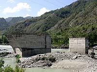 Горный Алтай : Строительство ГЭС на Катуни : Опоры моста