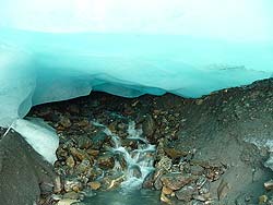 Горный Алтай : Ледники Актру : С голубого ледника начинается река... Пещера в Малом Актру