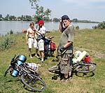 Велопоход по Алтаю : Проехали Катунское и по пути на Шульгинку выехали на берег Катуни.