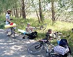 Велопоход по Алтаю : Хоть немного отдохнуть в редкой тени.