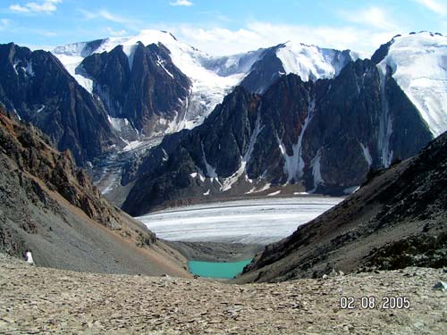 Вид на Голубое озеро с перевала Значкистов
