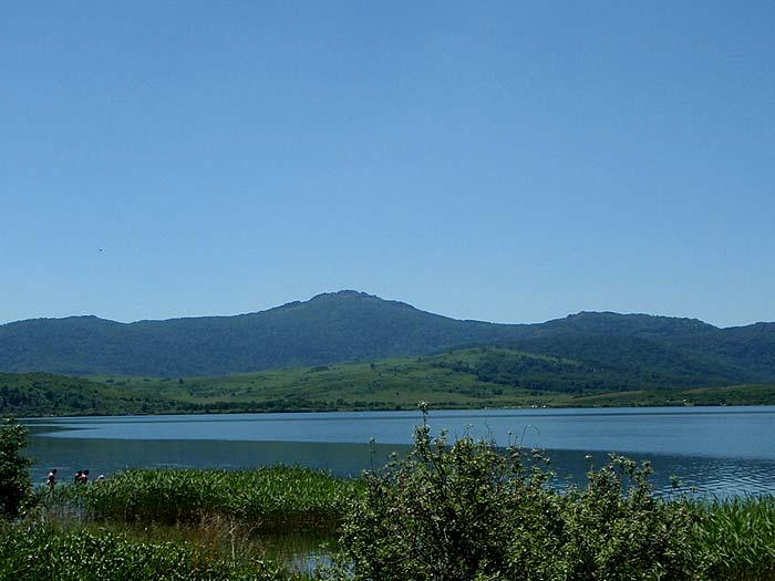 Синюха, вид с озера Белого